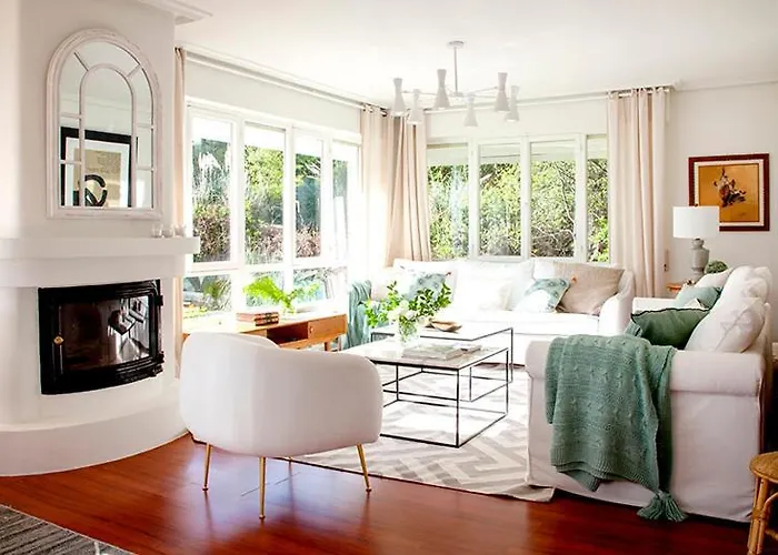 Wishome-Casa Muy Grande Con Precioso Jardin Y Piscina En Comillas קומיאס